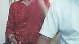 家庭娱乐年轻（18岁）夫妇