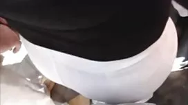 米娅哈利法戴着眼镜
