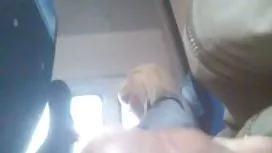 白色紧身裤的金发女郎