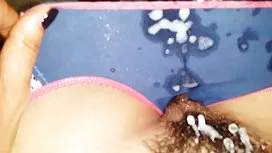 在家里背负着这个家伙