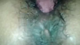 与年轻（18岁）女孩在嘴里和猫的性别
