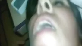 在白色绷带