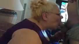 在红色绷带！
