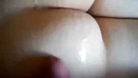 有趣的鸡在摄像头前（私人住宅）
